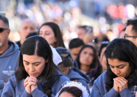 Papa ao encontro de Amoris laetitia no Vaticano: rezem por mim, e eu rezo por vocês