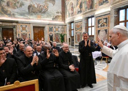 Leão XIV: a vida consagrada se sustenta na Eucaristia e na missão