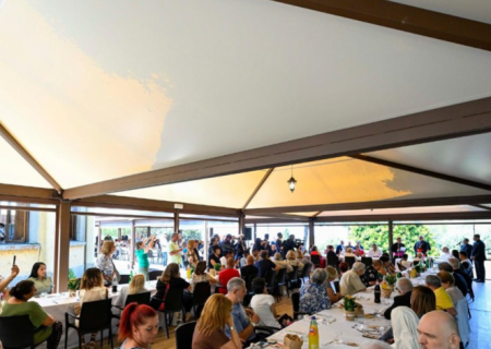 Papa almoça com os pobres: a fragilidade como força para as comunidades