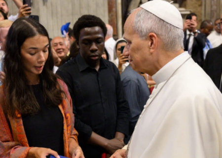 Leão XIV: santificar o domingo e participar da missa na igreja, não apenas de forma on-line