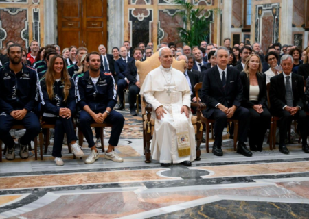 Papa: o esporte contribui para encontros pacíficos entre os povos e para a fraternidade