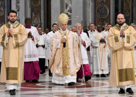 Papa na Missa do Crisma: renovar o sim a Jesus exige unidade para trazer a paz