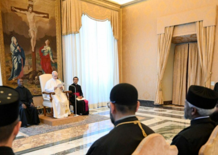 O Papa: quando desarmamos nossos corações, crescemos na caridade