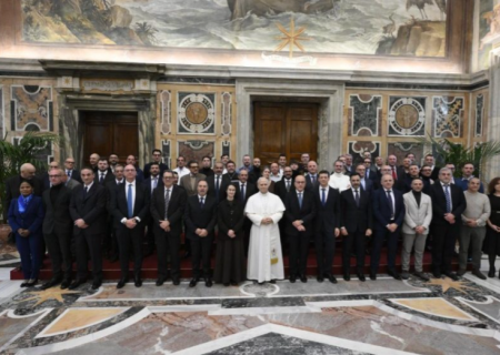 Papa a funcionários do Vaticano: rezar por quem passa por onde você cuida