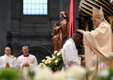 Papa Leão: sacerdotes são canal, não filtro. São de todos para todos