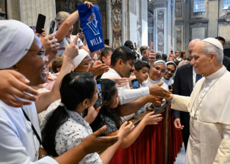 Papa: rezar sempre a Nossa Senhora, compartilhando a vida com Deus e pelo próximo