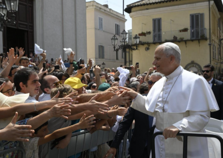O Papa: a indústria do consumo envenena o coração. Deus nos abre à alegria