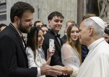 Como ser uma família santa? O Papa responde a um casal de brasileiros em lua de mel