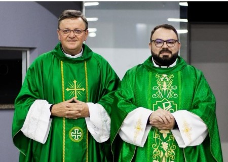 Posse dos novos vigários  Pe. João Schneider e Pe. César Pires